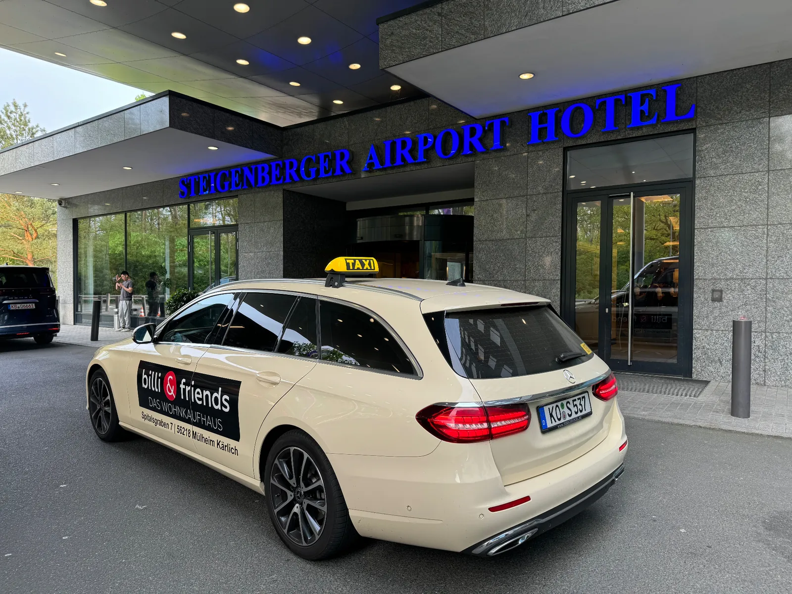 Taxi Ahmed Hoteltransfer - Service zum Steigenberger Airport Hotel